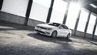 白色大众汽车炫酷免抠背景banner海报元素