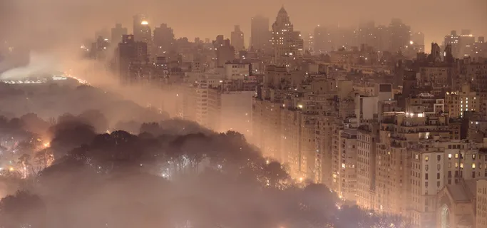 朦胧的城市中的灯火高清