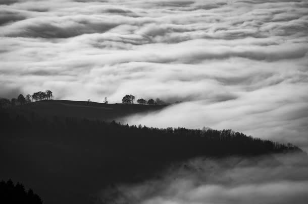 中国风黑白色云雾大山免抠