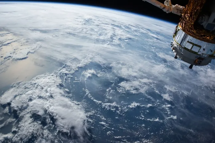 太空宇宙飞船地球高清