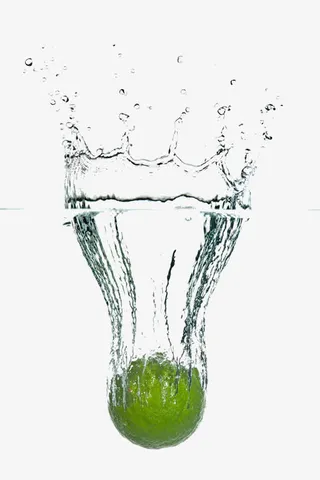 掉在水里的水果免抠