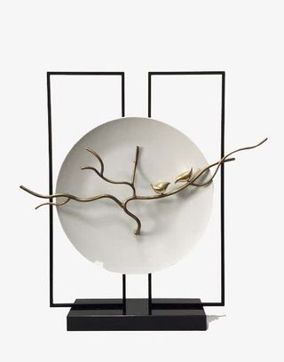 白色盘子和树枝摆件免抠