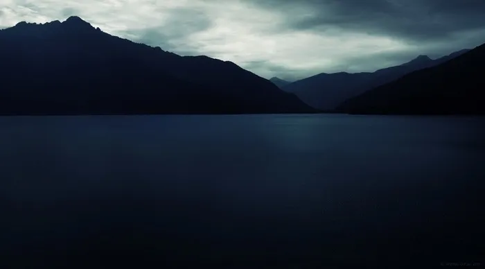 黑夜山体png免抠高清