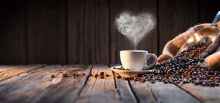 咖啡上的热气图片高清