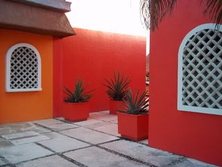 红色中国风庭院墙角海报背景