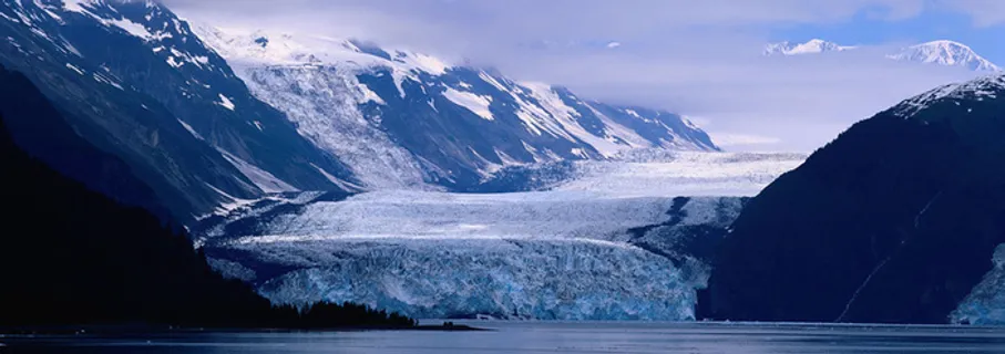 梦幻迷雾雪山海报背景高清