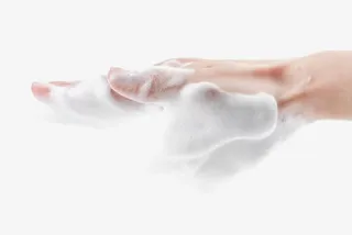白色细腻泡沫手掌清洁免抠
