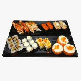 盘子里的寿司拼盘免抠