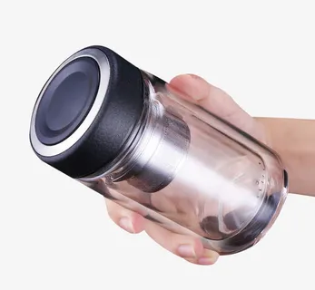 手里的玻璃保温杯免抠