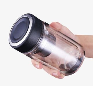 手里的玻璃保温杯免抠