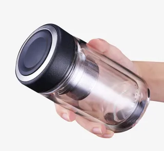 手里的玻璃保温杯免抠