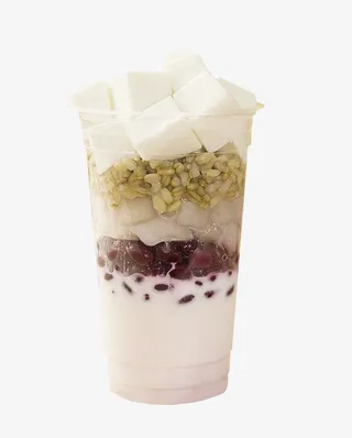 配料丰富的烧仙草免抠