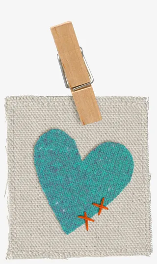 木夹子画布上得桃心免抠