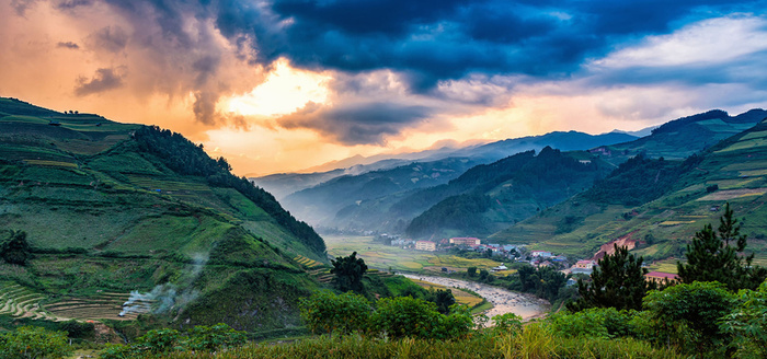 田园风梯田山峰房屋背景图高清