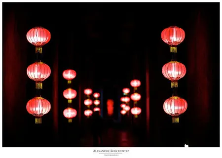 中国风灯笼街道海报背景 中国风灯笼街道海报背景