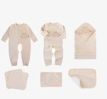 宝宝彩棉衣服套装素材免抠