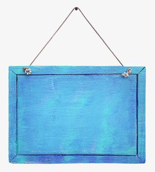 蓝色带裂纹挂着的木板实物免抠