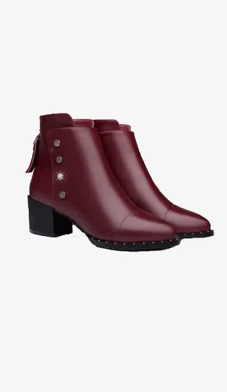 深红色靴子免抠