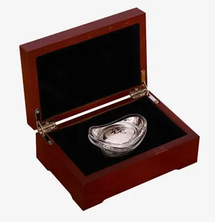 龙凤呈祥银元宝礼盒免抠