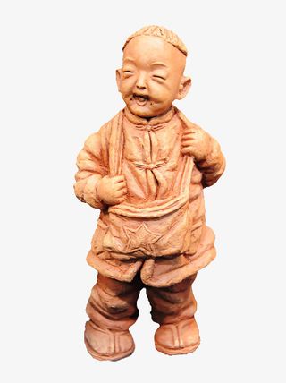 泥塑挎着包的男孩免抠