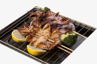 两串韩式炭烧火烧鱿鱼免抠