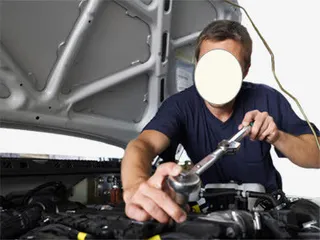 一位男士修车工免抠