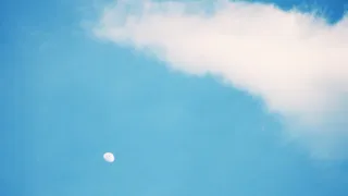 蓝天白云月亮壁纸免抠