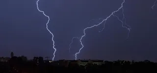 在晚上的城市高清