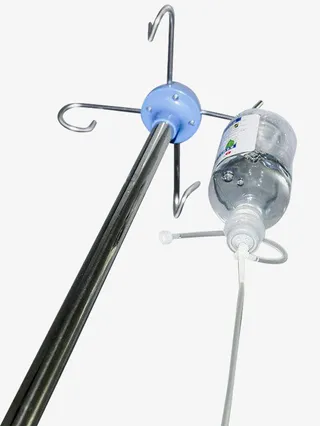 医院悬挂的点滴瓶输液管特写透明免抠