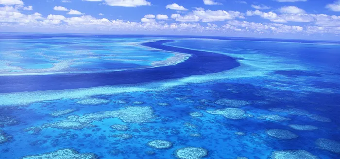 梦幻蓝色海洋背景高清