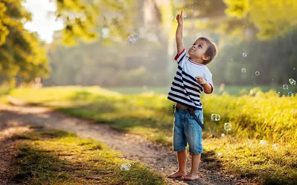 高清摄影合成小姑小孩子吹泡泡免抠