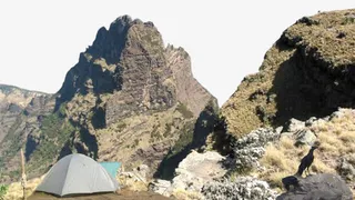 山谷野营素材免抠