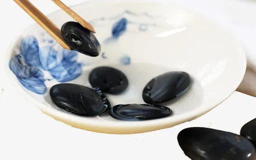 精致的黑色石子免抠