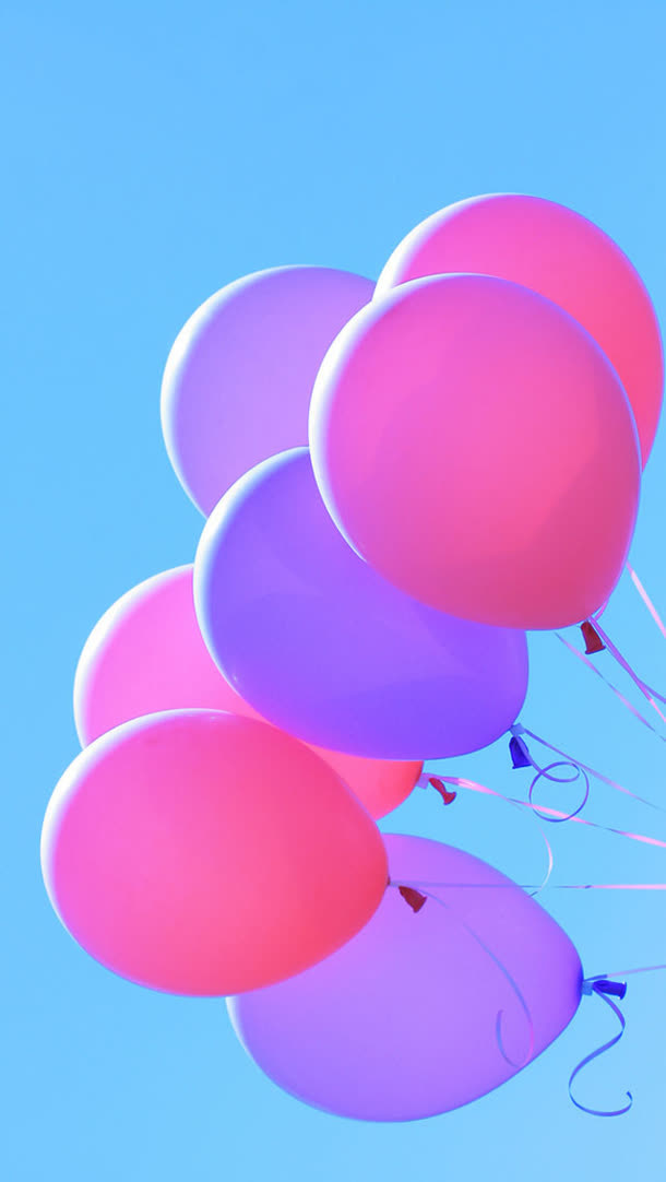 蓝色天空粉色气球免抠