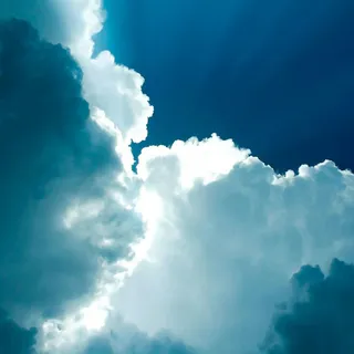 蓝天白云渐变背景图高清