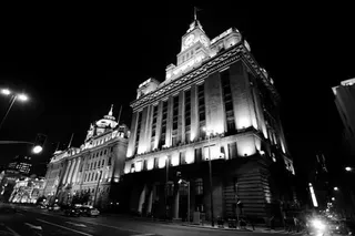 复古黑白钟楼摄影图免抠