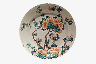 一个彩釉的盘子免抠