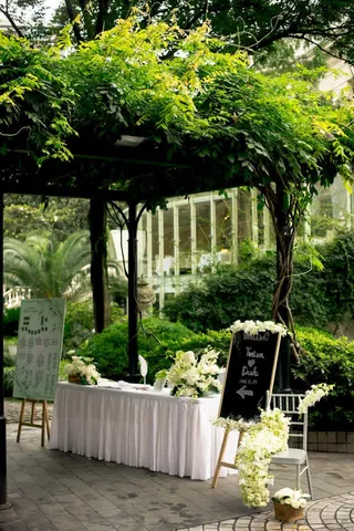 绿色树林里的婚礼场地免抠