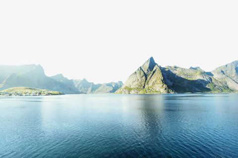 安静的湖面免抠