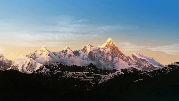 远景雪山 . 黄昏前雪山 . 高海拔免抠