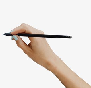 拿着黑色笔的手免抠