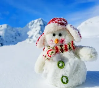 卡通雪山雪人海报背景