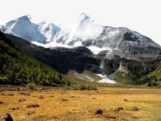 神峰央迈勇主峰免抠
