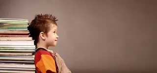 外国小男孩学习背景高清