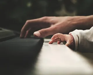 亲子学习钢琴背景素材高清