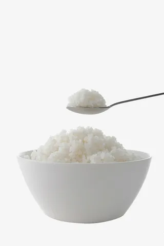 一碗白色大米蒸饭免抠