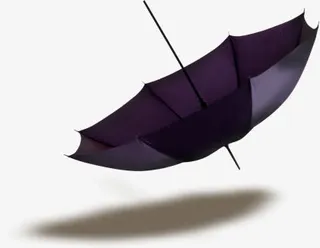 撑开的黑色雨伞掉落免抠