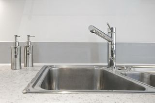 淘宝家居不锈钢水龙头水槽图片素材高清