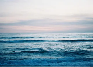 深蓝静寂海天一色免抠