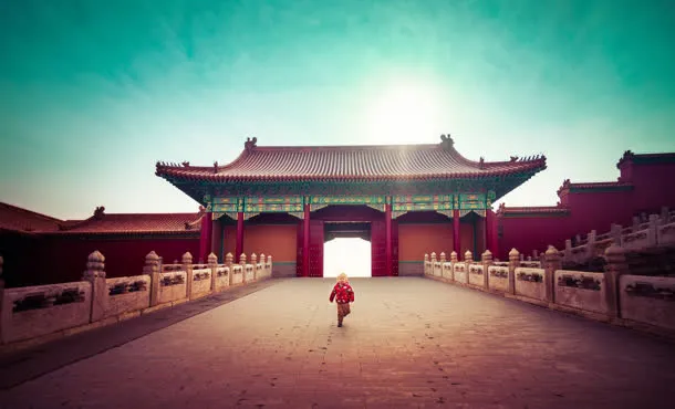 青色天空下中国风宫殿免抠